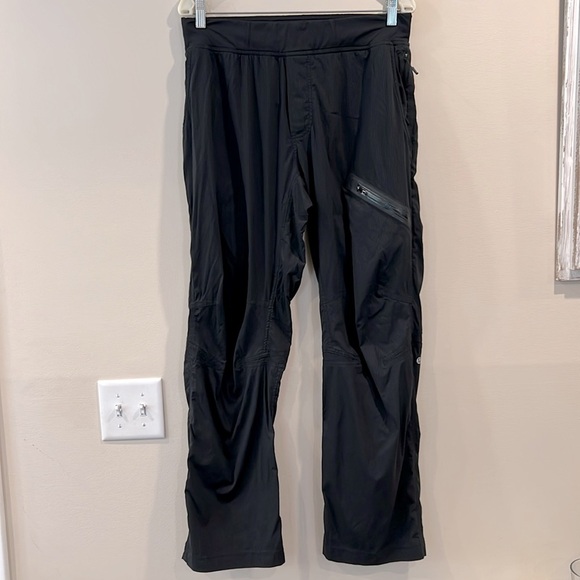 🔥Lululemon Athletica Black Cargo Pants🔥 - Picture 1 of 9